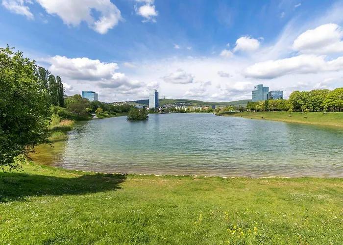 Tomato - With Free Parking براتسيلافا