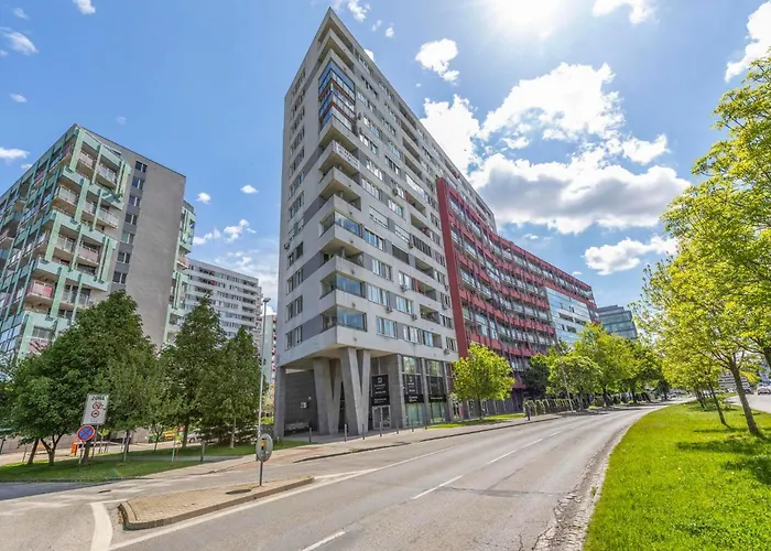 Tomato - With Free Parking