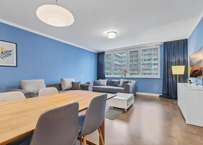 Tomato - With Free Parking *