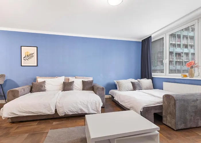 Tomato - With Free Parking ブラチスラヴァ